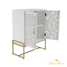 Cargar imagen en el visor de la galería, Gabinete decorativo tradicional de 2 puertas talladas