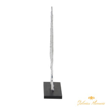 Cargar imagen en el visor de la galería, Escultura contemporánea de aluminio plateado y madera inspirada en un árbol