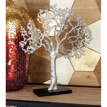 Cargar imagen en el visor de la galería, Escultura contemporánea de aluminio plateado y madera inspirada en un árbol