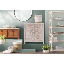 Cargar imagen en el visor de la galería, Gabinete decorativo de 2 puertas con diseño tallado tradicional.