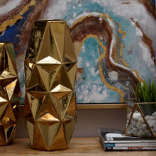 Cargar imagen en el visor de la galería, Florero decorativo geométrico de cerámica dorada