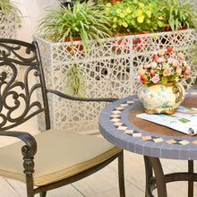 Cargar imagen en el visor de la galería, Juego de mesa Favignana, con mosaicos de terracota y sillas para exteriores.