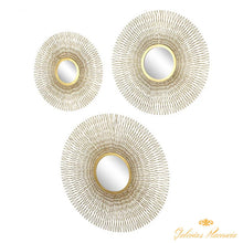 Cargar imagen en el visor de la galería, Set de 3 espejos de metal dorado.