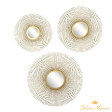 Cargar imagen en el visor de la galería, Set de 3 espejos de metal dorado.