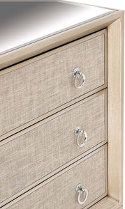Gabinete de madera y metal con top de espejo.