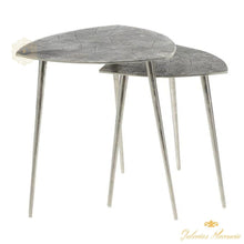 Cargar imagen en el visor de la galería, Set de mesas de aluminio con tablero labrado color plata