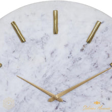 Cargar imagen en el visor de la galería, Reloj de pared de mármol blanco CosmoLiving by Cosmopolitan
