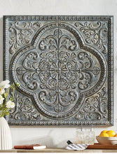 Cargar imagen en el visor de la galería, Aplique de pared metálico repujado a mano, estilo vintage.