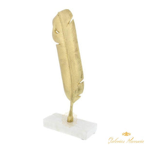 Escultura decorativa Pluma de pájaro en aluminio.  Cosmoliving by Cosmopolitan