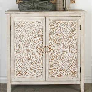 Gabinete decorativo de 2 puertas con diseño tallado tradicional.