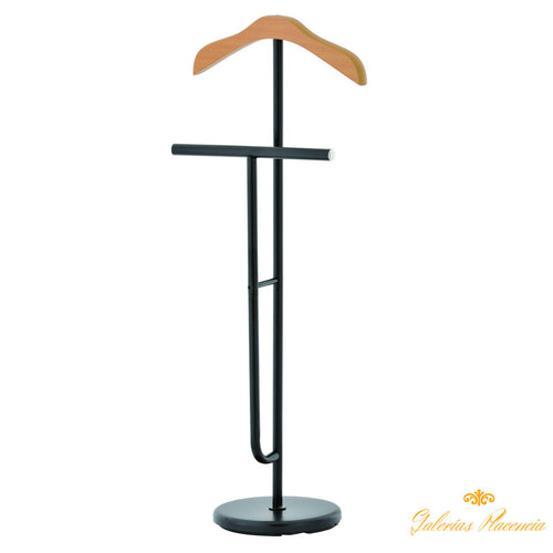 Solterón de metal y madera.