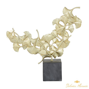 Escultura contemporánea de hoja de ginko, CosmoLiving by Cosmopolitan