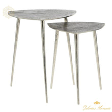 Cargar imagen en el visor de la galería, Set de mesas de aluminio con tablero labrado color plata