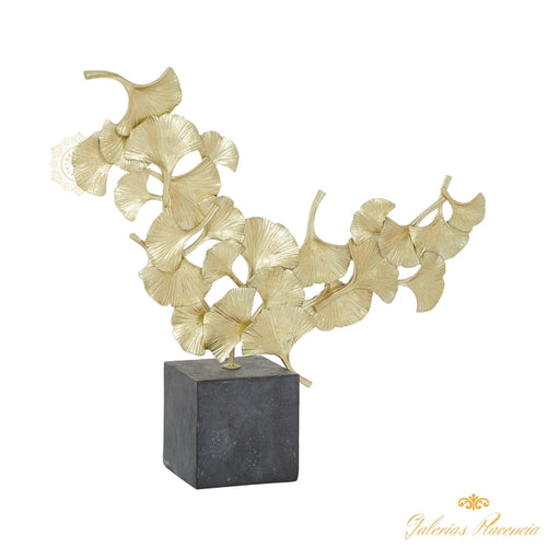 Escultura contemporánea de hoja de ginko, CosmoLiving by Cosmopolitan