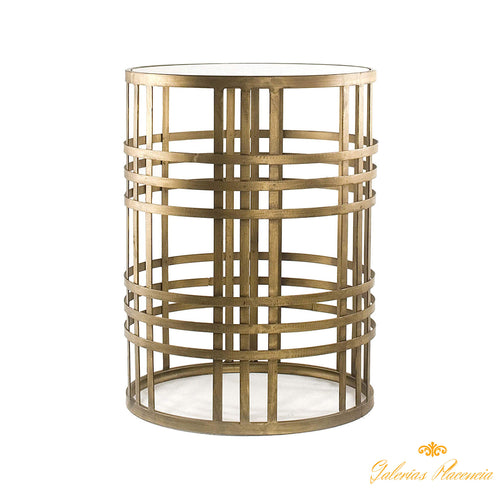 Set de 2 mesas redondas anidadas en metal dorado.