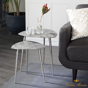 Set de mesas de aluminio con tablero labrado color plata